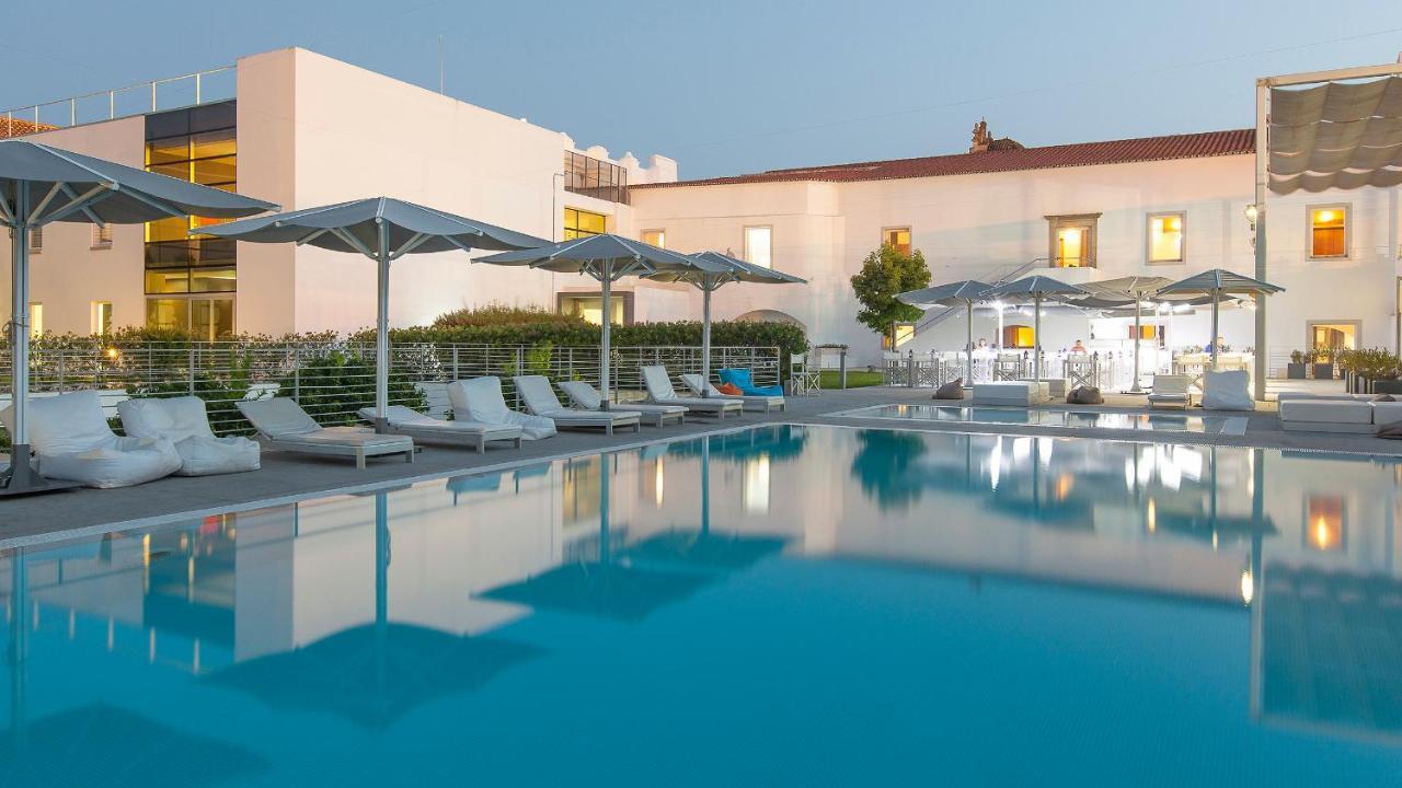 M'Ar De Ar Aqueduto Hotel เอโวรา ภายนอก รูปภาพ The hotel's pool