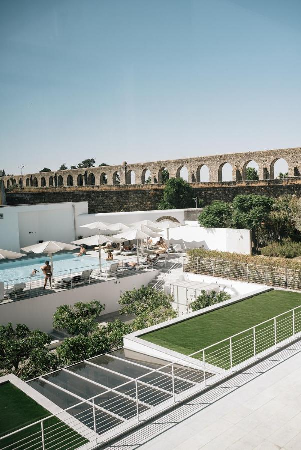 M'Ar De Ar Aqueduto Hotel เอโวรา ภายนอก รูปภาพ The pool at the Hotel Grande Bretagne