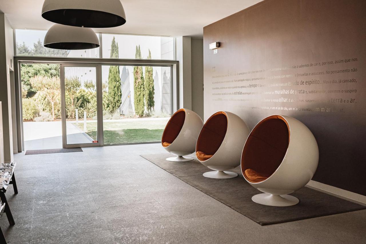 M'Ar De Ar Aqueduto Hotel เอโวรา ภายนอก รูปภาพ Ball chairs