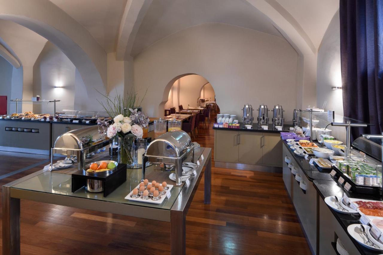 M'Ar De Ar Aqueduto Hotel เอโวรา ภายนอก รูปภาพ The buffet at the restaurant